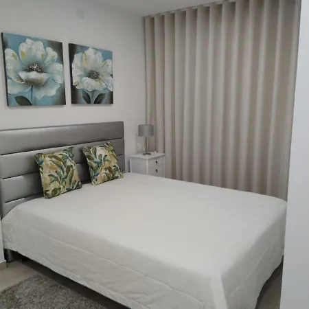 Gina House Nazaré