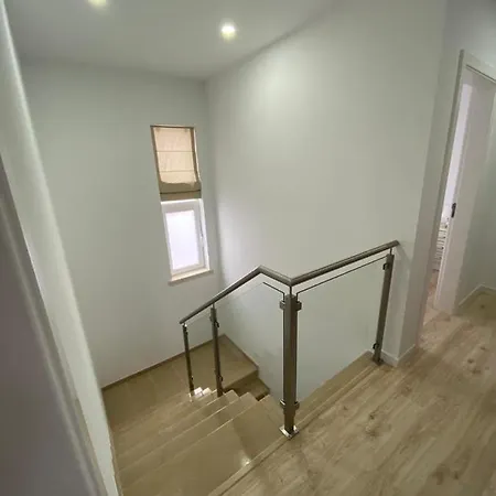 Gina House Nazaré