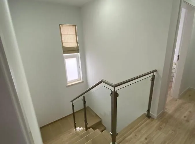 Gina House نازاريه