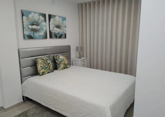 Gina House نازاريه