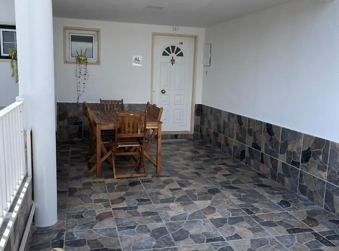 Gina House نازاريه